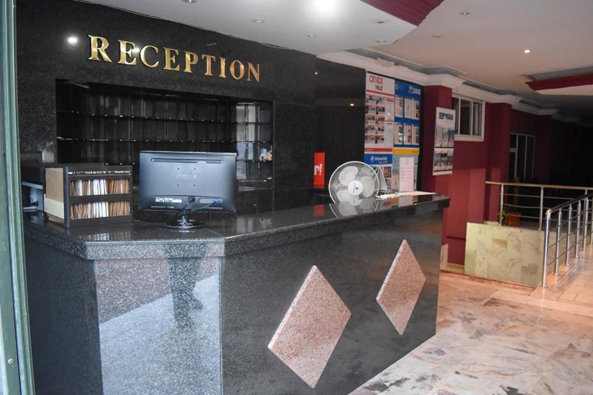 קמר Ares City Hotel מראה חיצוני תמונה
